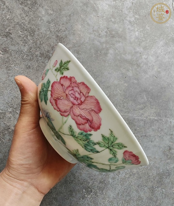 古玩陶瓷花卉紋碗真品鑒賞圖