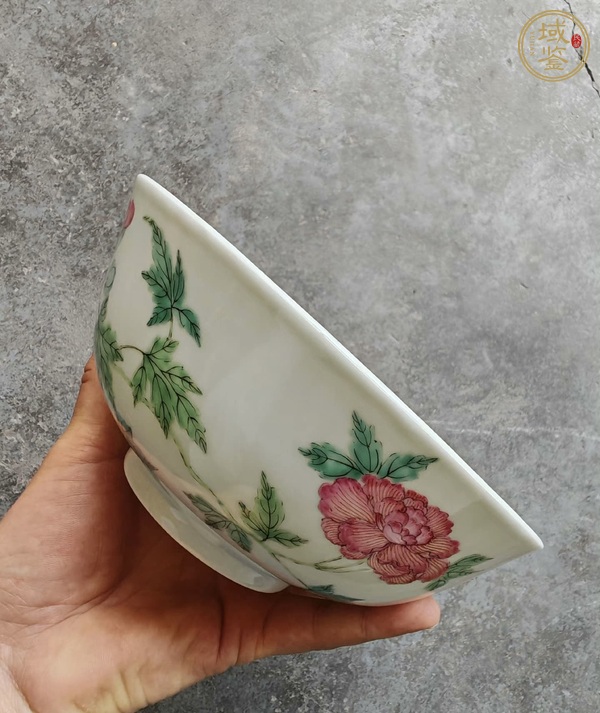 古玩陶瓷花卉紋碗真品鑒賞圖