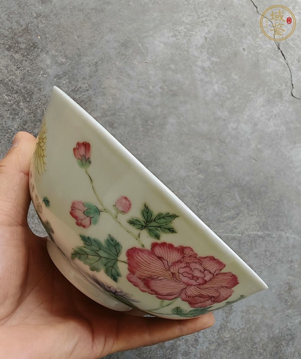 古玩陶瓷花卉紋碗真品鑒賞圖