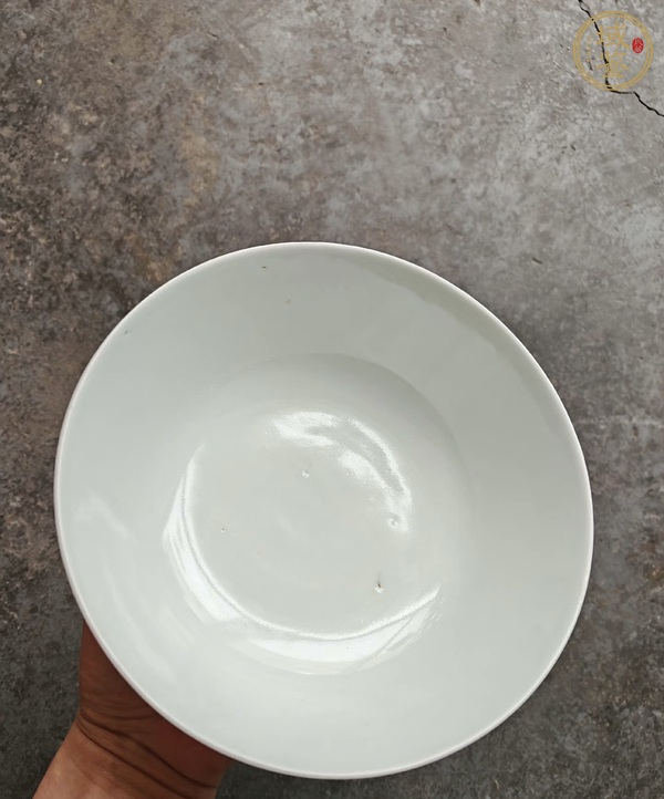 古玩陶瓷花卉紋碗真品鑒賞圖