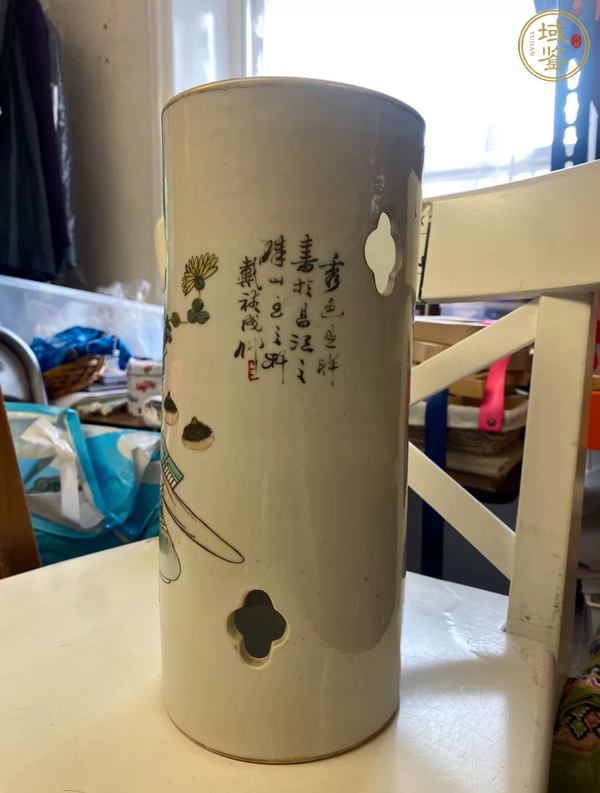 古玩陶瓷晚清淺降彩博古圖開窗帽筒真品鑒賞圖