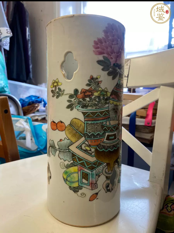 古玩陶瓷晚清淺降彩博古圖開窗帽筒真品鑒賞圖