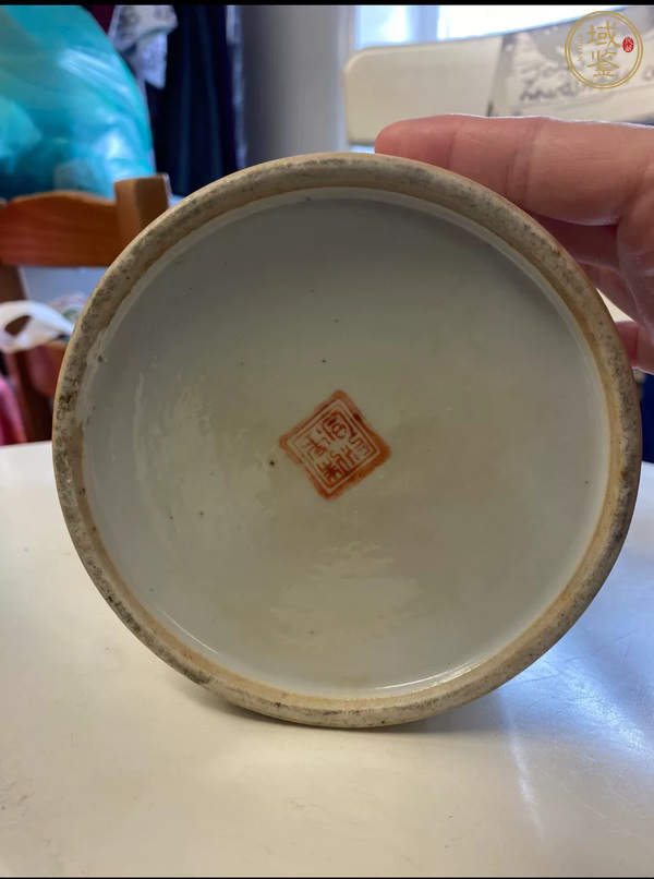 古玩陶瓷晚清淺降彩博古圖開窗帽筒真品鑒賞圖