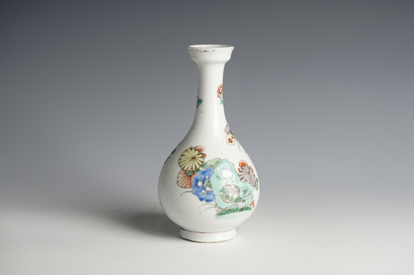 古玩陶瓷清康熙·五彩洞石花蝶紋盤口瓶拍賣，當前價格1138元