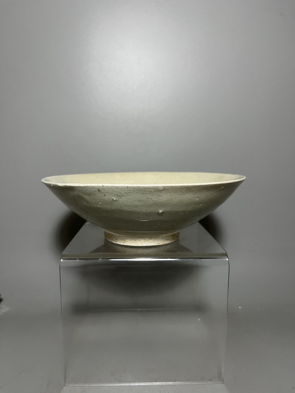 古玩陶瓷青白釉刻云氣紋碗拍賣，當(dāng)前價(jià)格800元
