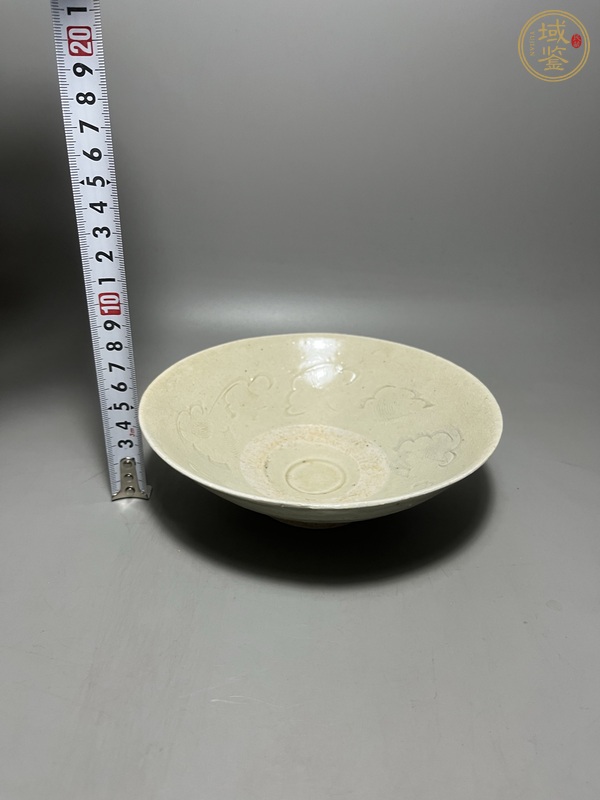 古玩陶瓷青白釉刻云氣紋碗真品鑒賞圖