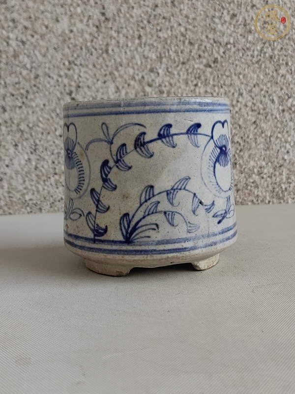 古玩陶瓷青花花卉紋香爐真品鑒賞圖