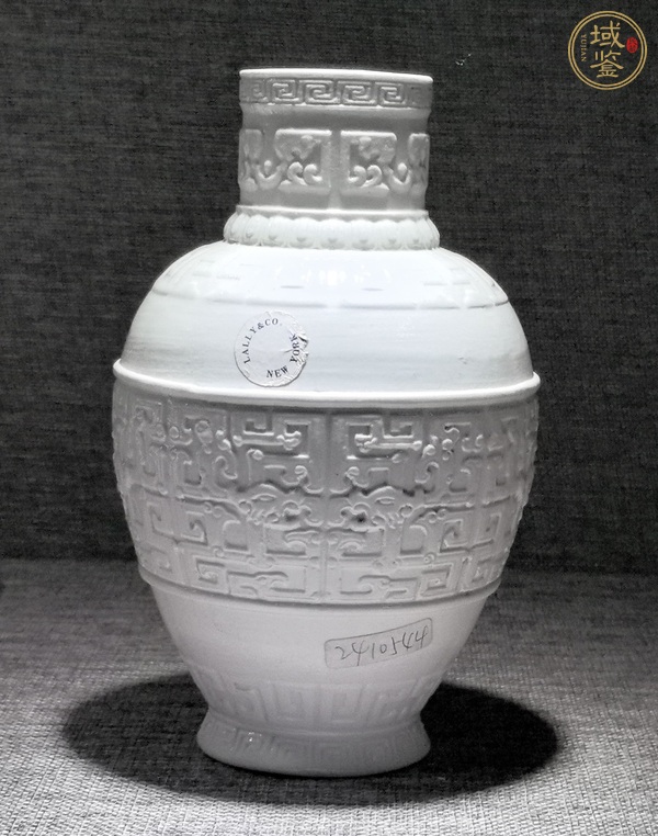 古玩白釉夔龍紋花瓶真品鑒賞圖