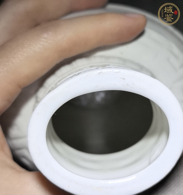 古玩陶瓷白釉夔龍紋花瓶真品鑒賞圖