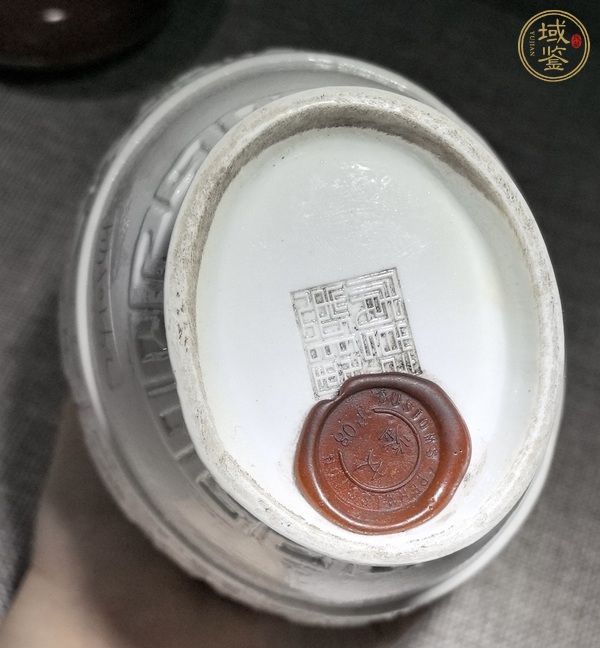 古玩陶瓷白釉夔龍紋花瓶真品鑒賞圖
