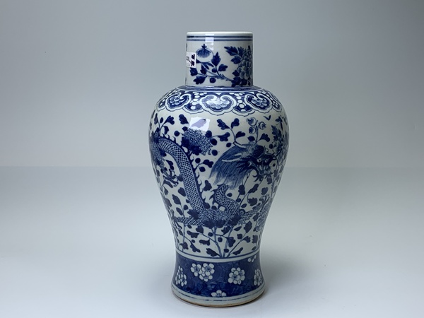 古玩陶瓷清晚期·青花雙龍穿花紋觀音瓶拍賣，當(dāng)前價(jià)格0元