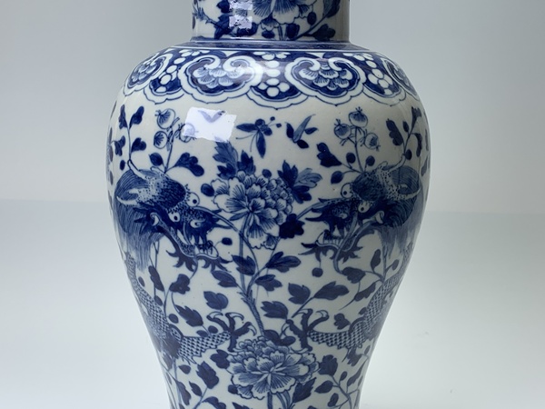 古玩陶瓷清晚期·青花雙龍穿花紋觀音瓶拍賣，當(dāng)前價(jià)格0元