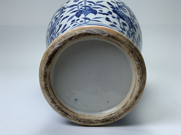 古玩陶瓷清晚期·青花雙龍穿花紋觀音瓶拍賣，當(dāng)前價(jià)格0元