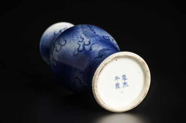 古玩陶瓷晚清·青花云龍三現(xiàn)紋觀音瓶拍賣，當(dāng)前價(jià)格448元