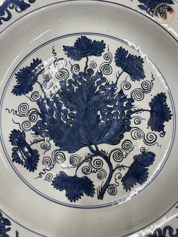 古玩陶瓷明晚期 青花葡萄紋折沿大盤真品鑒賞圖