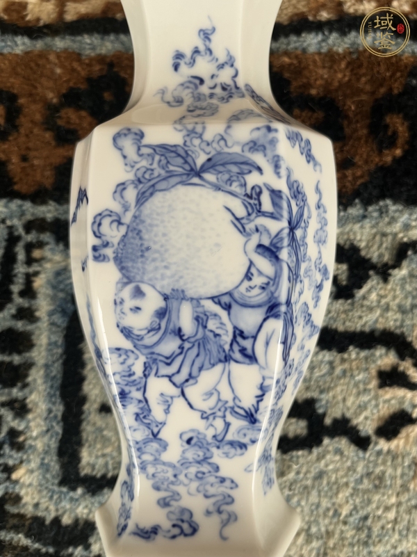 古玩陶瓷青花人物紋六方瓶真品鑒賞圖