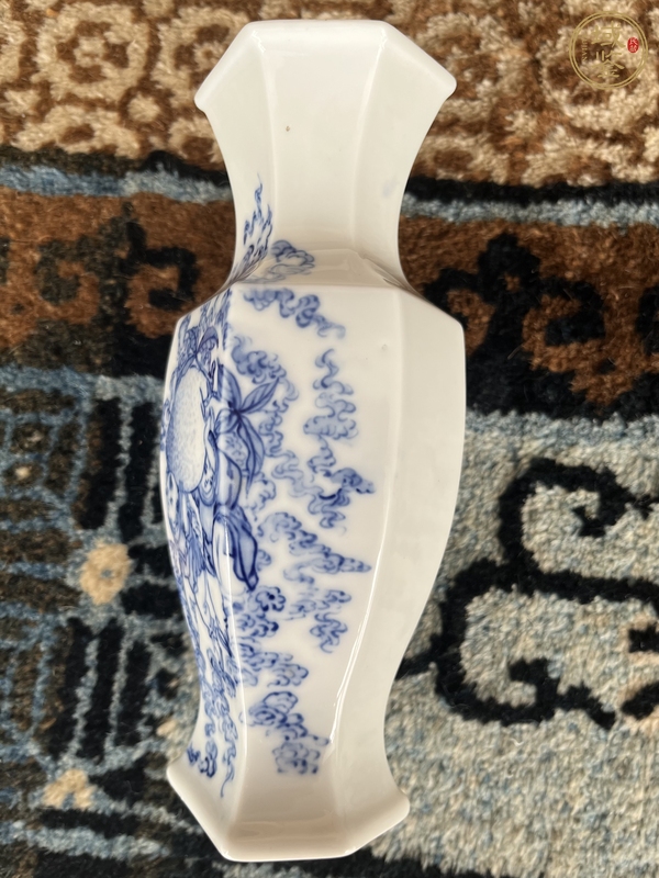 古玩陶瓷青花人物紋六方瓶真品鑒賞圖