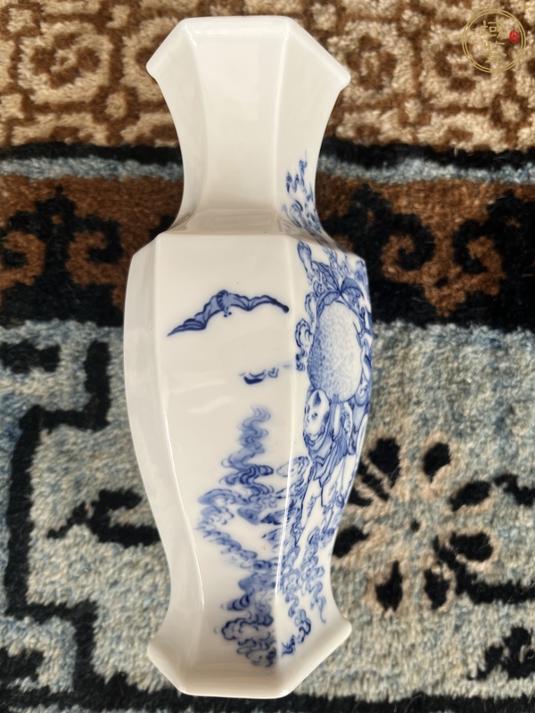古玩陶瓷青花人物紋六方瓶真品鑒賞圖