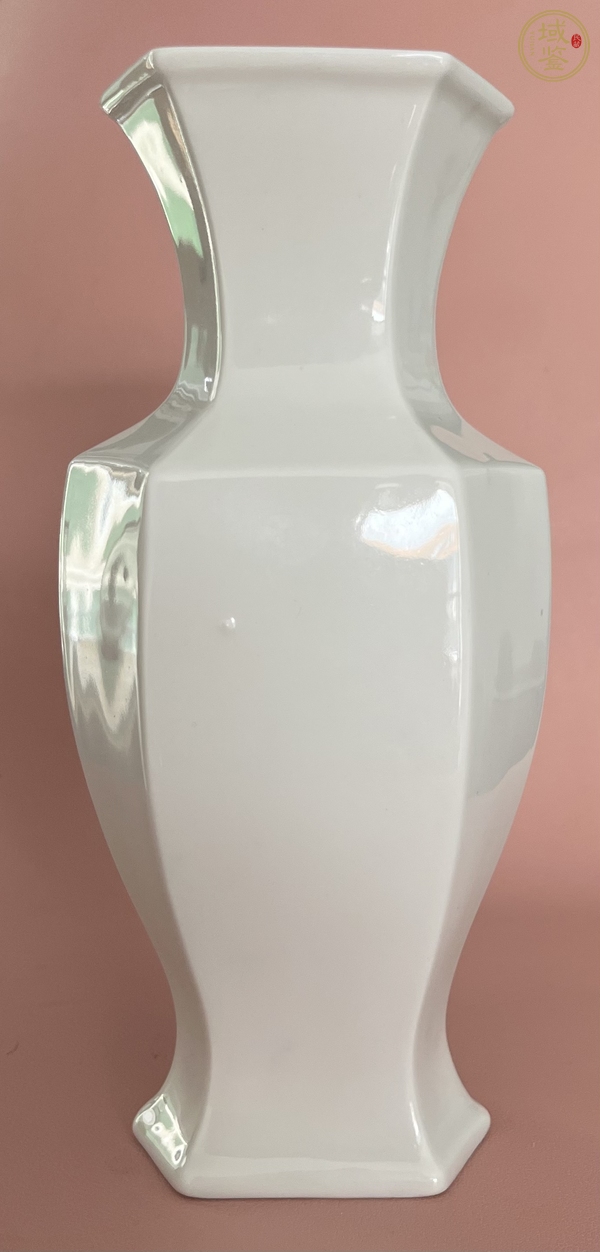 古玩陶瓷青花人物紋六方瓶真品鑒賞圖