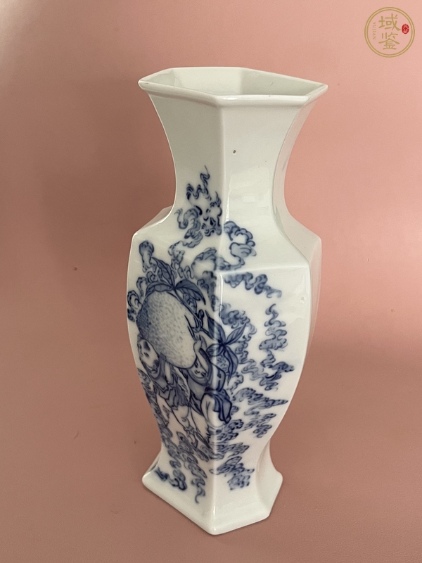 古玩陶瓷青花人物紋六方瓶真品鑒賞圖
