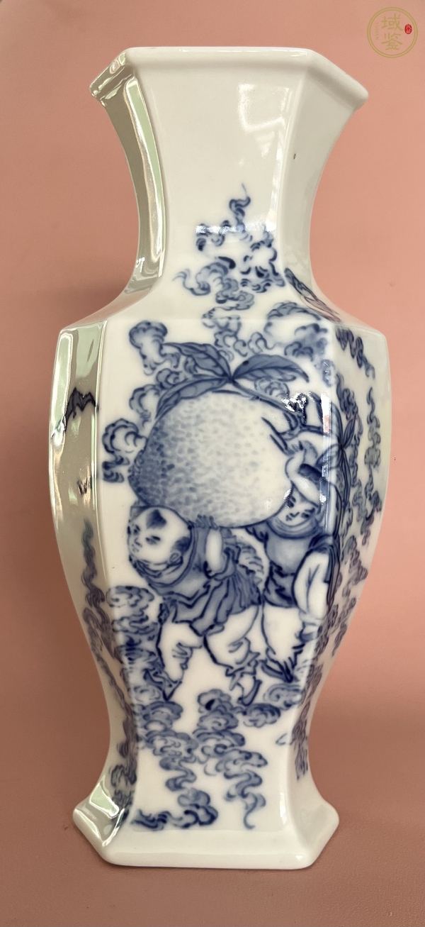 古玩陶瓷青花人物紋六方瓶真品鑒賞圖