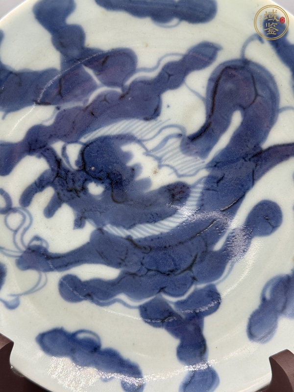 古玩陶瓷德化窯青花過墻龍紋盤真品鑒賞圖