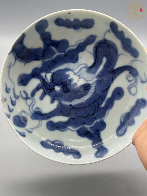 古玩陶瓷德化窯青花過墻龍紋盤真品鑒賞圖