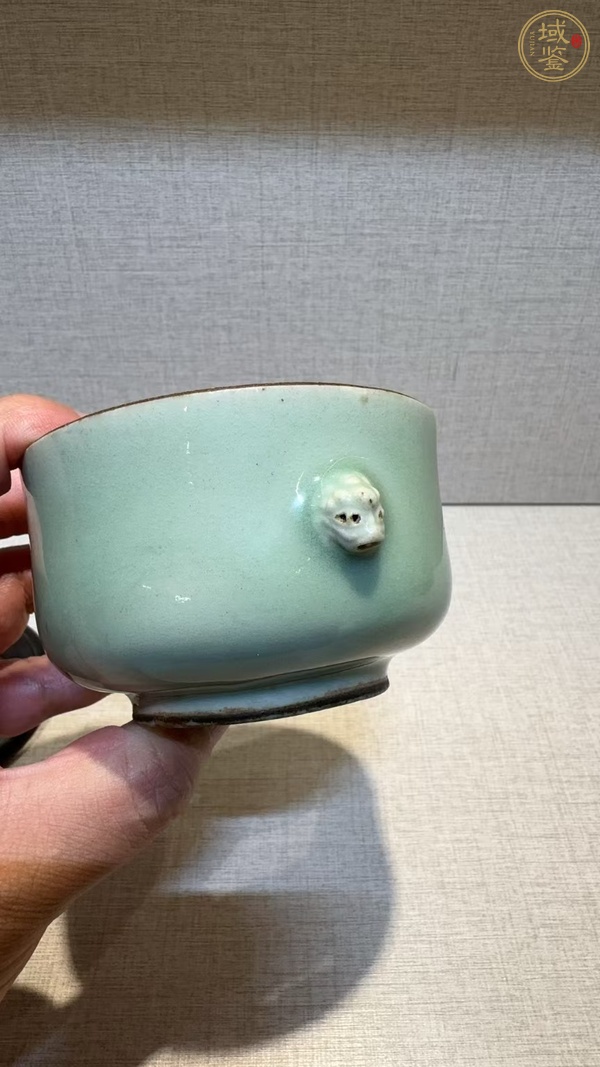古玩陶瓷豆青釉輔首爐真品鑒賞圖