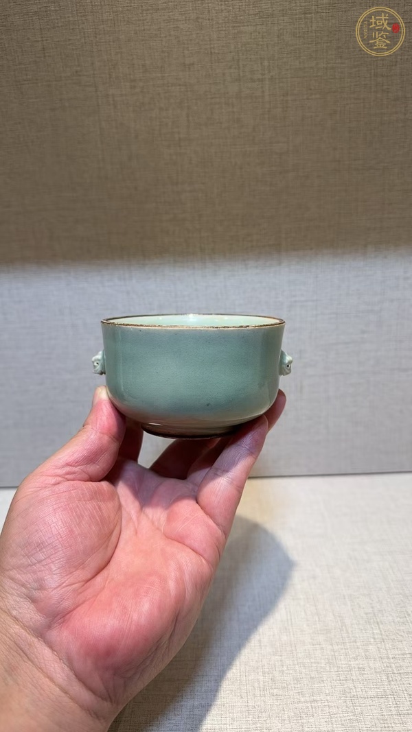 古玩陶瓷豆青釉輔首爐真品鑒賞圖