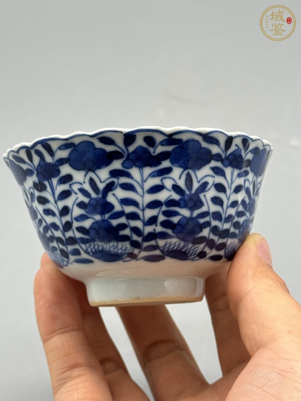 古玩陶瓷花卉紋青花杯真品鑒賞圖