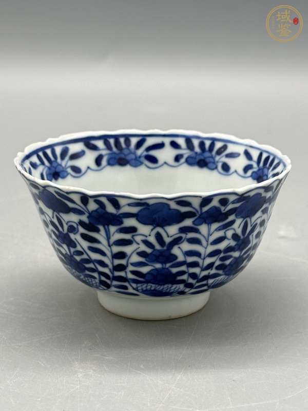 古玩陶瓷花卉紋青花杯真品鑒賞圖