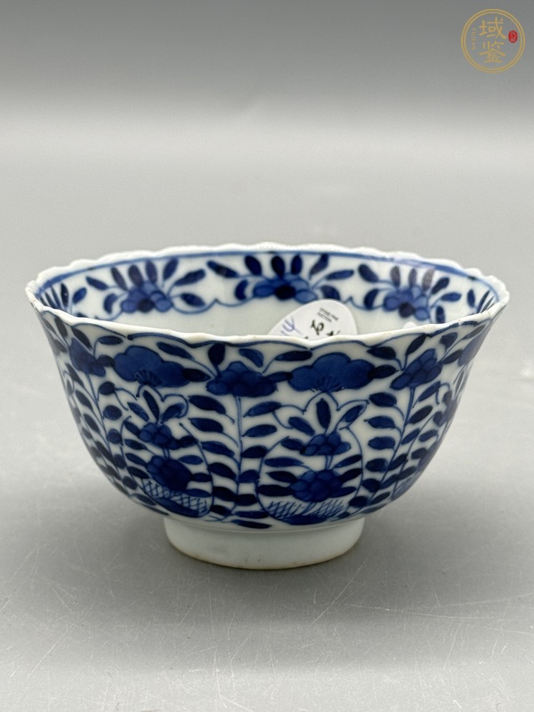 古玩陶瓷花卉紋青花杯真品鑒賞圖
