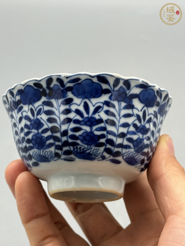 古玩陶瓷花卉紋青花杯真品鑒賞圖