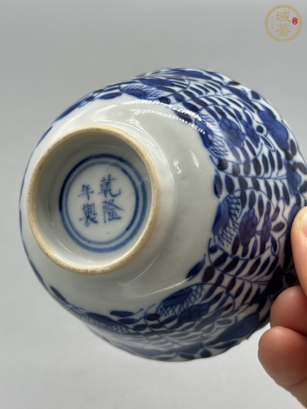 古玩陶瓷花卉紋青花杯真品鑒賞圖