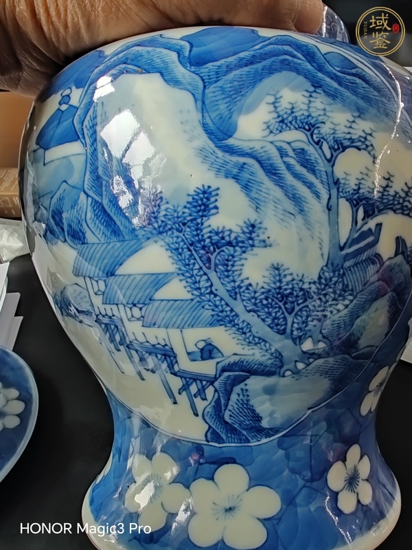 古玩陶瓷青花留白梅紋開光山水紋將軍罐真品鑒賞圖