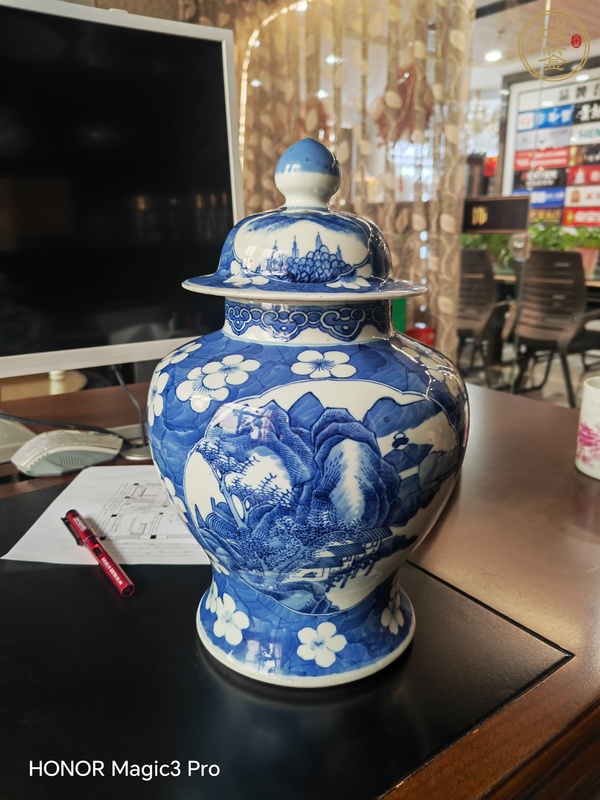古玩陶瓷青花留白梅紋開光山水紋將軍罐真品鑒賞圖