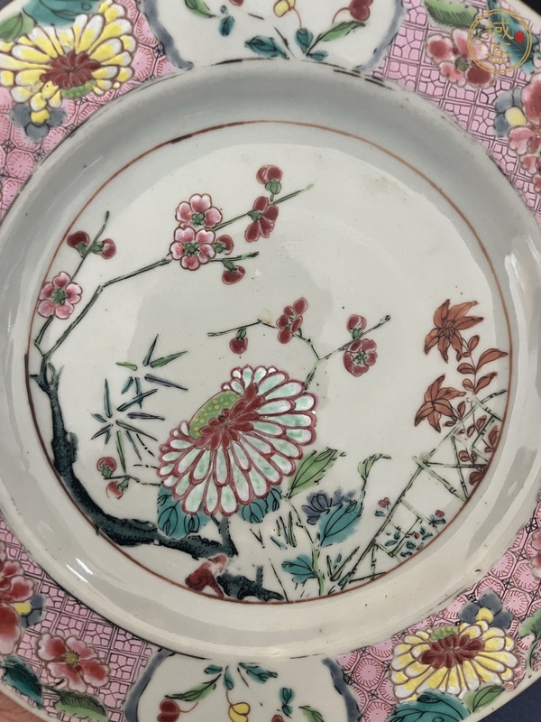 古玩陶瓷粉彩花卉紋盤真品鑒賞圖