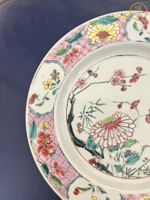 古玩陶瓷粉彩花卉紋盤真品鑒賞圖