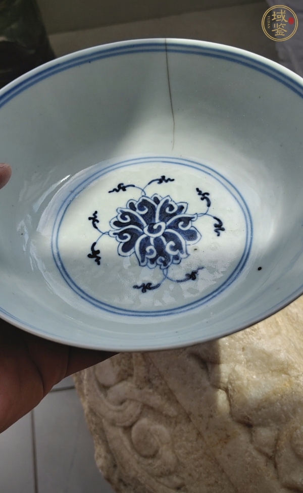 古玩陶瓷青花纏枝寶相花紋碗真品鑒賞圖