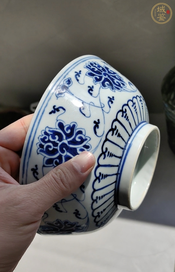 古玩陶瓷青花纏枝寶相花紋碗真品鑒賞圖
