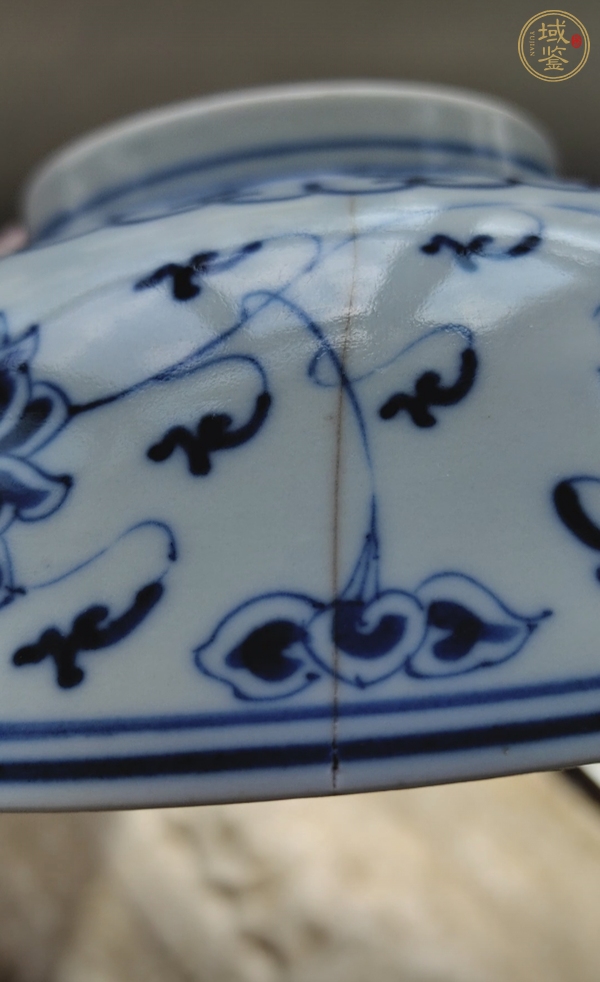 古玩陶瓷青花纏枝寶相花紋碗真品鑒賞圖