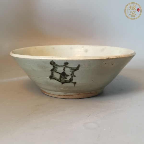 古玩陶瓷龍泉青瓷青花碗真品鑒賞圖