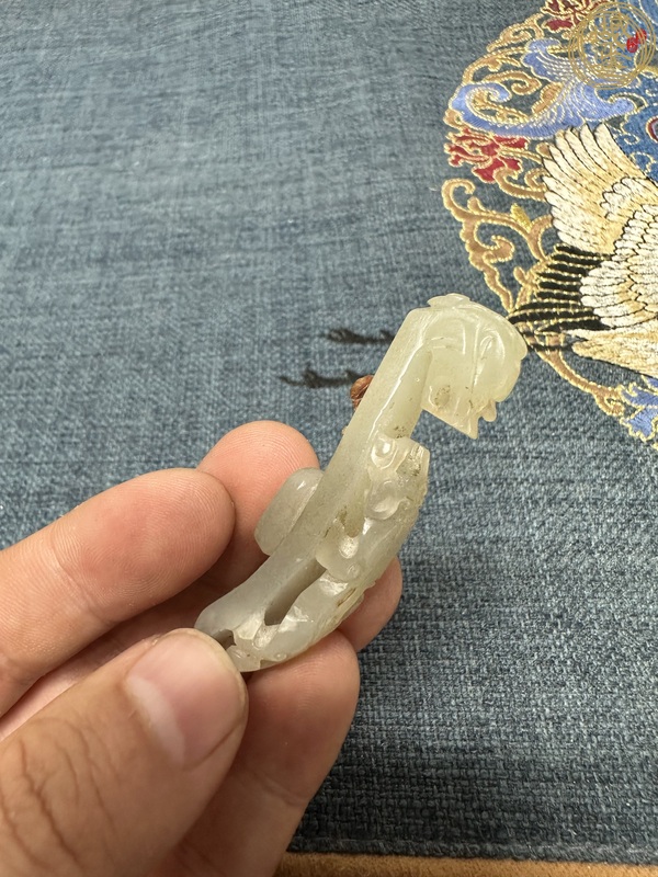 古玩和田玉雕“蒼龍教子”帶鉤真品鑒賞圖