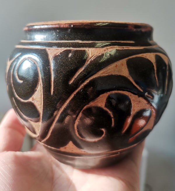 古玩轉(zhuǎn)賣金元磁州窯剔刻花罐子拍賣,當(dāng)前價(jià)格1000元