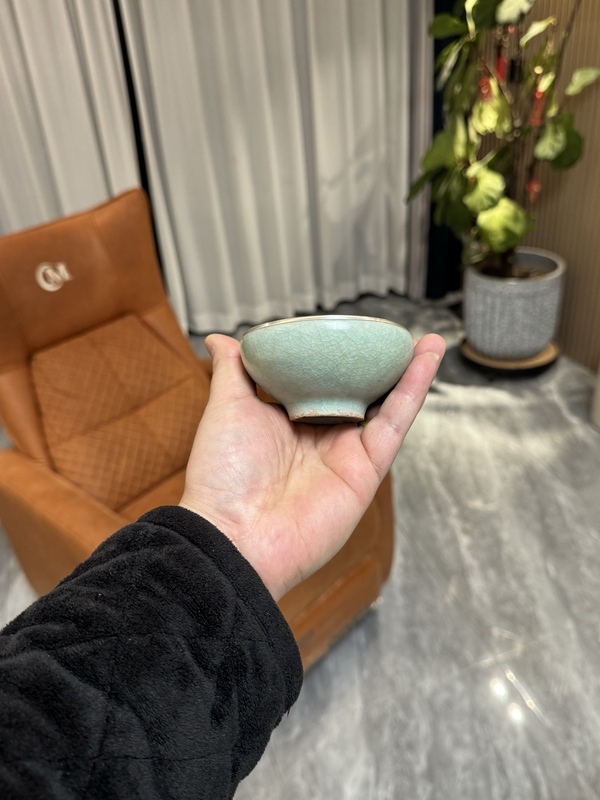 古玩轉(zhuǎn)賣龍泉青瓷芒口盞拍賣,當(dāng)前價(jià)格0元