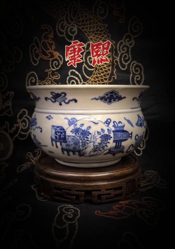古玩轉(zhuǎn)賣康熙青花博古紋羅漢爐拍賣，當前價格0元