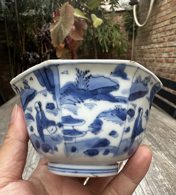 古玩陶瓷康熙青花人物故事八方折沿碗拍賣，當(dāng)前價(jià)格5777元