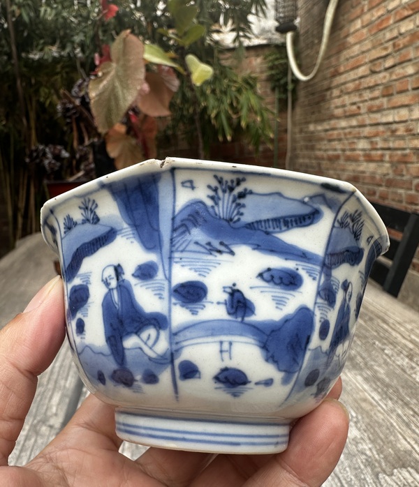 古玩陶瓷康熙青花人物故事八方折沿碗拍賣，當(dāng)前價(jià)格5777元