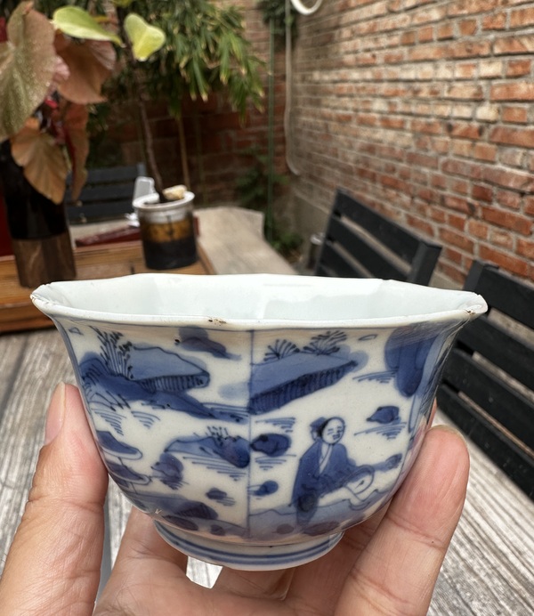 古玩陶瓷康熙青花人物故事八方折沿碗拍賣,當前價格5777元