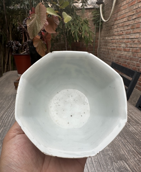 古玩陶瓷康熙青花人物故事八方折沿碗拍賣，當(dāng)前價(jià)格5777元